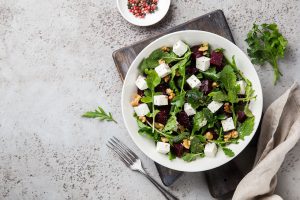 Salade fraîche roquette féta Noix du Périgord - Le Verger de Barnabé