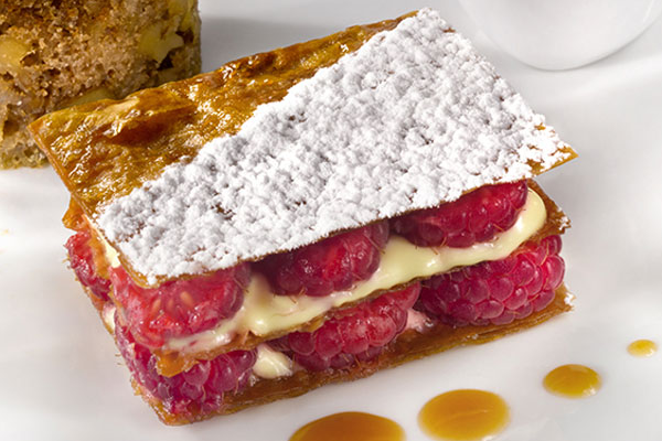 Millefeuille aux Noix du Périgord et framboises - Le Verger de Barnabé